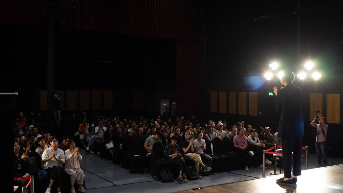 Audience on their feet during Kathy Uyen's session